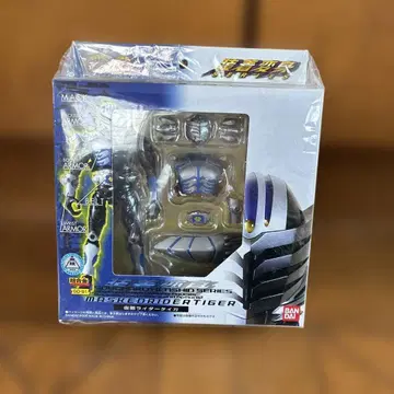 BANDAI 초합금 장착변신 가면라이더 류우키 타이가