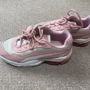 Puma 리미티드 에디션 핑크 실버 러닝화