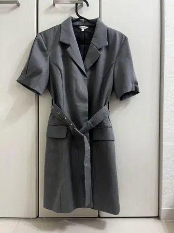 MOUSSY 그레이 벨트 반팔 미니 원피스