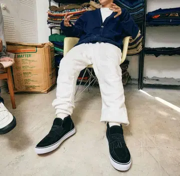 새상품 미사용 VANS 반스 블랙 스웨이드 슬립온 27cm