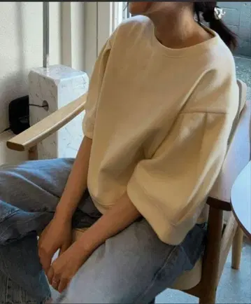 ISOOK 벌룬 소매 크림색 맨투맨 상의