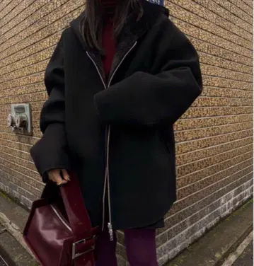 AMERI REVERSIBLE HOODIE BOA JACKET