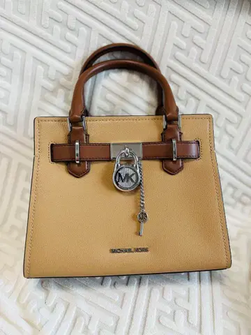 새상품 MICHAEL KORS 베이지 핸드백