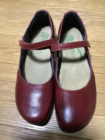 NAOT REKA 플랫슈즈 38