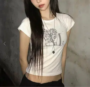 MUCENT 레오파드 무늬 하트T셔츠 그레이 슬림핏