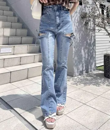 INGN [ WEB 한정판 ] 사이드 리본 컷 아웃 플레어 데님 팬츠