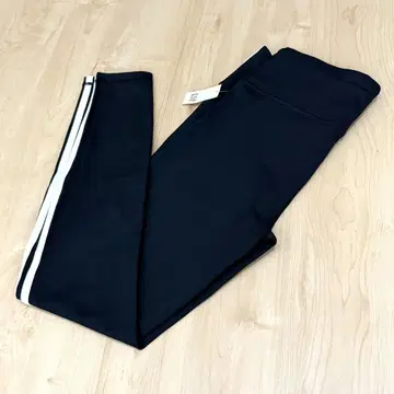 새상품 GapFit 하이라이즈 파워 풀렝스 레깅스 블랙 핀스트라이프