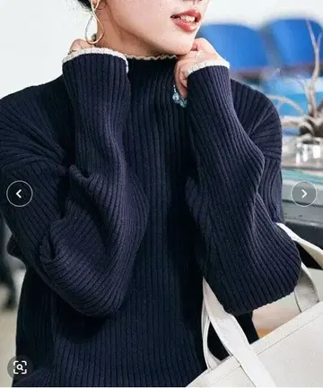 프릭스스토어 리브 니트 배색 라인 하이넥 풀오버 미사용