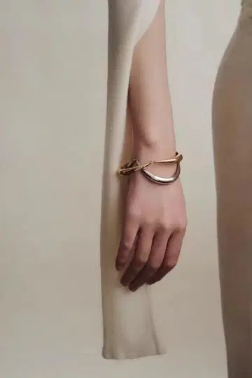 No.841 sculptural loop 팔찌: 팔찌