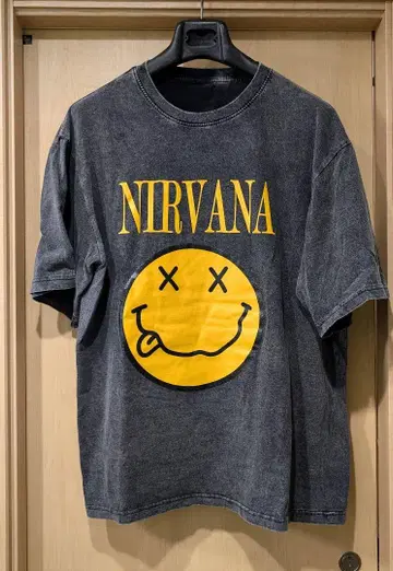 [ 새상품급 밴딩T셔츠 ] NIRVANA 스마일리 페이스 그레이블랙