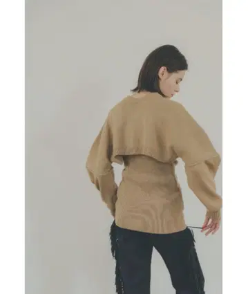 CLANE 베이지 상의 긴팔