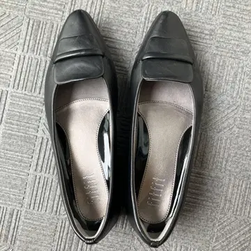 포인티드 에어플랫 버클 펌프스 (23.0cm)