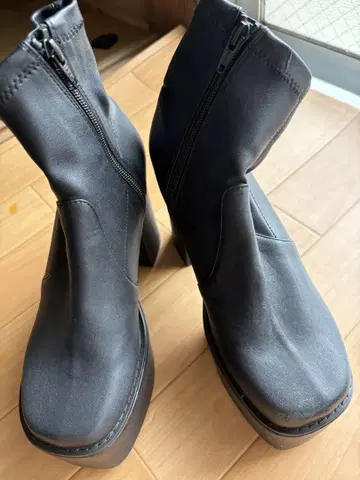 블랙 플랫폼 부츠 하이힐