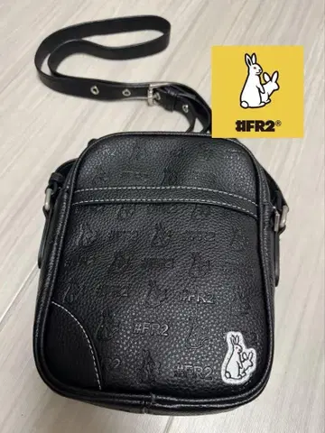 FR2 숄더백 블랙 로고