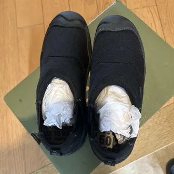 KEEN 블랙 스니커즈