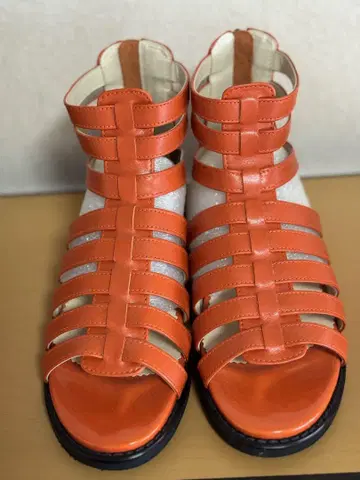 오렌지 스트랩 샌들