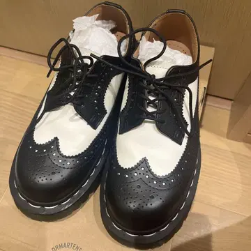 닥터마틴 윙팁 블랙 화이트 UK3 가죽 신발 23cm