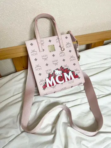 MCM 헬로키티 숄더백 핑크