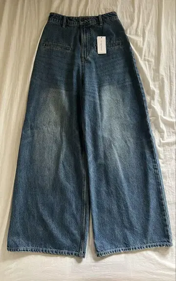 Fax Copy Express Wide silhouette denim