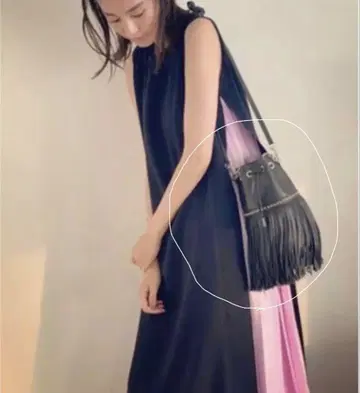 J&M DAVIDSON 프린지 장식 블랙 숄더백