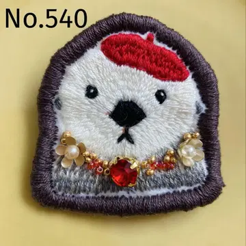 [ No.540 빨간색 베레모를 쓴 랏코 브로치