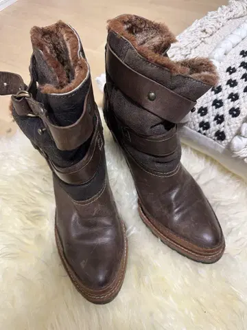 다크 브라운 퍼 달린 가죽 숏부츠