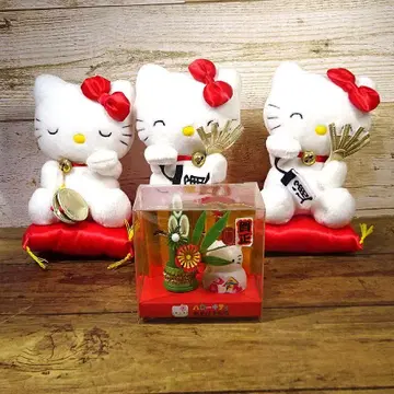 [ q-004s/k ] 헬로키티 봉제 인형 마네키네코 정월 카가미모치