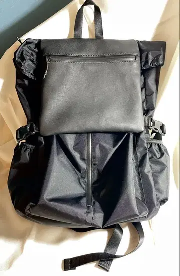 BURLAPOUTFITTER x ear 가죽 콤비 라이트 백팩 16L