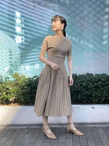 베이지 플리츠 니트 원피스 반팔