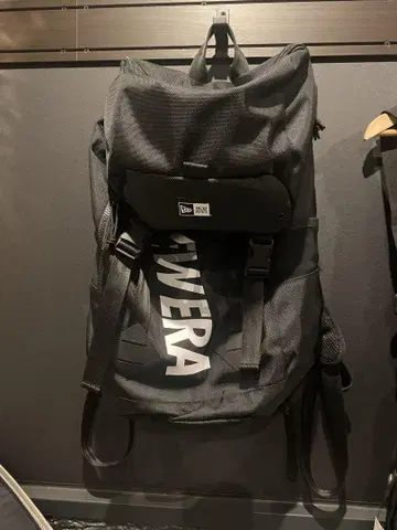 NEW ERA 블랙 백팩