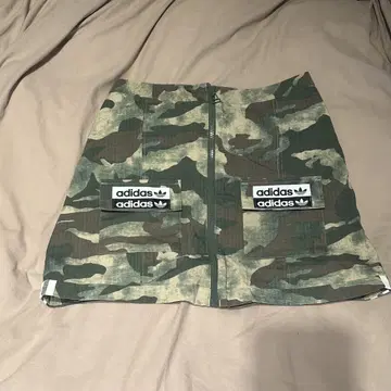 adidas 카모 패턴 미니 스커트