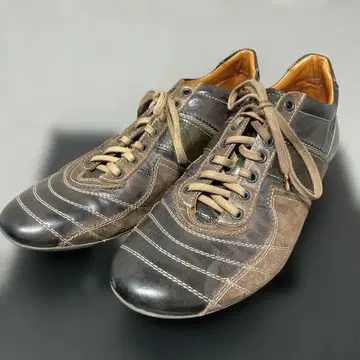 다크 브라운 가죽 스니커즈 사이즈 42 (26.5-27cm)