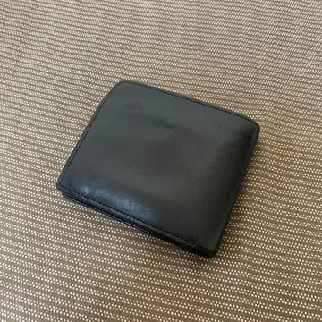무인양품 블랙 가죽 접이식 지갑