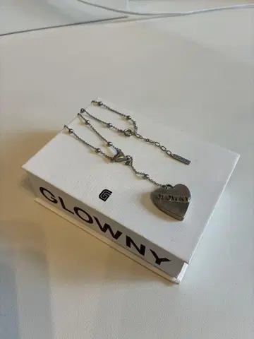 GLOWNY JEN HEART NECKLACE 실버