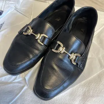 ZARA 블랙 가죽 로퍼 메탈 버클 38