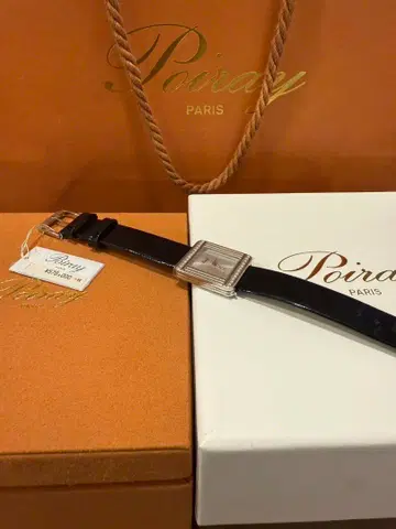 Poiray 스퀘어형 다이아 블랙 가죽 손목시계