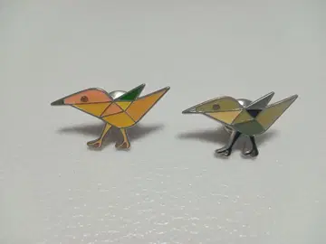 정품 미나 페르호넨 새 핀 배지 2개 세트