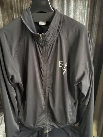 EA7 블랙 자켓