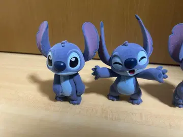 52TOYS 스티치 피규어와 스티커 세트