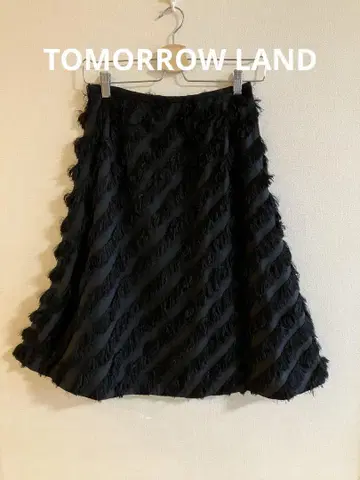 TOMORROW LAND 블랙 프린지 플레어 스커트 34