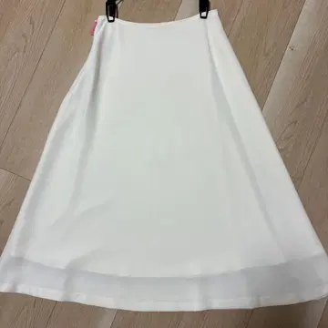 화이트 플레어 스커트