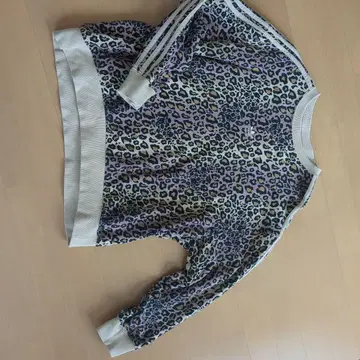 adidas 레오파드 맨투맨 애니멀 무늬