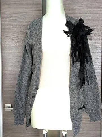 sacai 그레이 긴팔 가디건 블랙 플라워 악센트