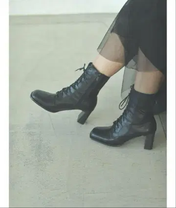 ACYM Betty 레이스업 부츠