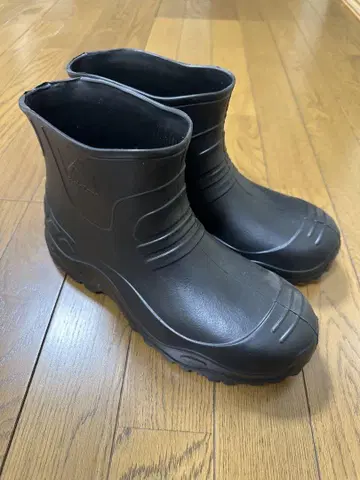 워크맨 러버 소재 블랙 숏부츠