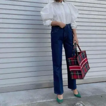 시뉴 cygne 퍼프 파워 숄더 블라우스 Shiee 화이트