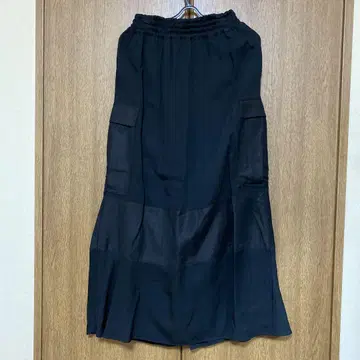 고무 블랙 포켓 부착 롱 스커트