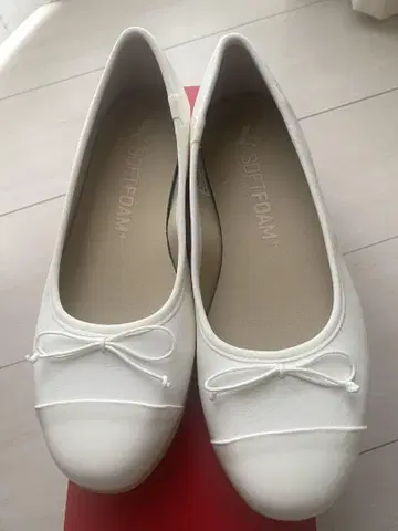 새상품급 PUMA 화이트 플랫슈즈 스니커즈