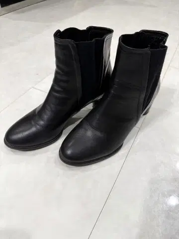 블랙 가죽 사이드 고어 숏부츠