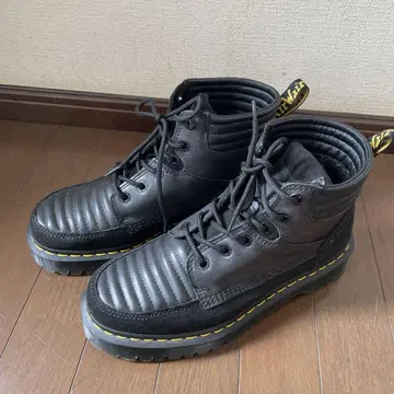 Dr.Martens 블랙 가죽과 스웨이드 부츠